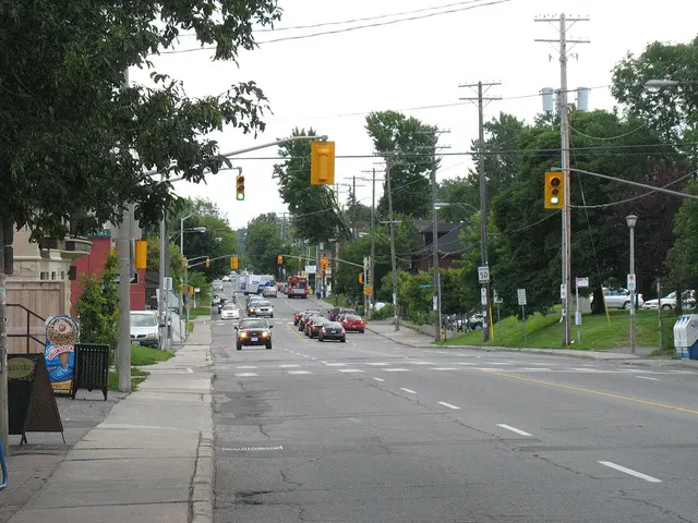 Main Street en Old Ottawa East, mirando al sur desde Lees Avenue.