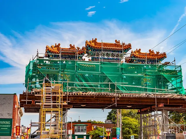 ஒட்டாவாவில் Somerset Street West முழுவதும் பரவியுள்ள சைனாடவுன் ராயல் ஆர்ச்.