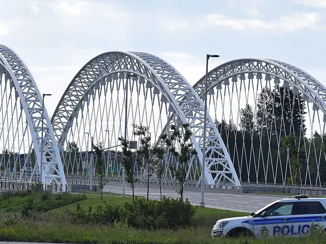 ਓਟਾਵਾ ਵਿੱਚ ਰਿਡੋ ਨਦੀ ਉੱਤੇ Vimy Memorial Bridge।