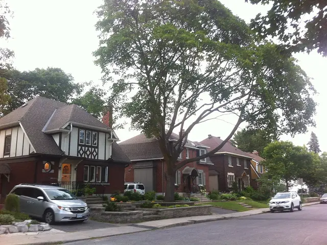 Una calle residencial en el barrio de Civic Hospital.