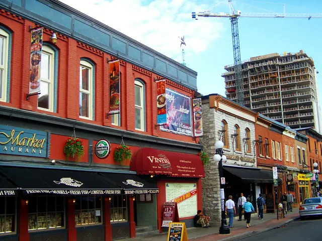 La plaza ByWard Market en Ottawa, vista desde la calle York.