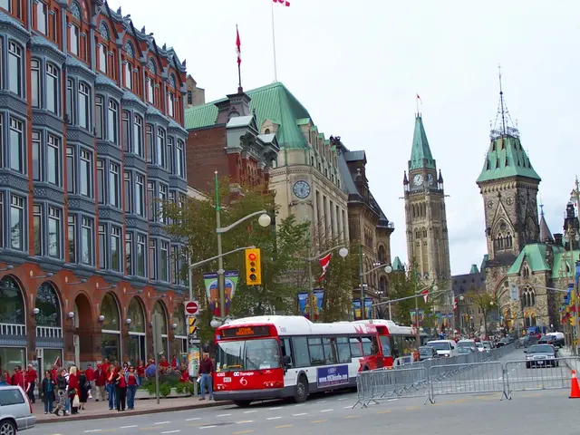 Elgin Street en el centro de Ottawa, mirando hacia los edificios del Parlamento.